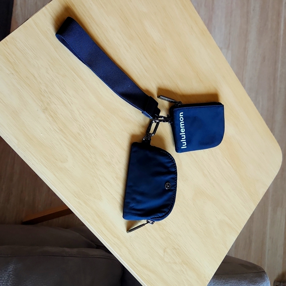 Lululemon card holder